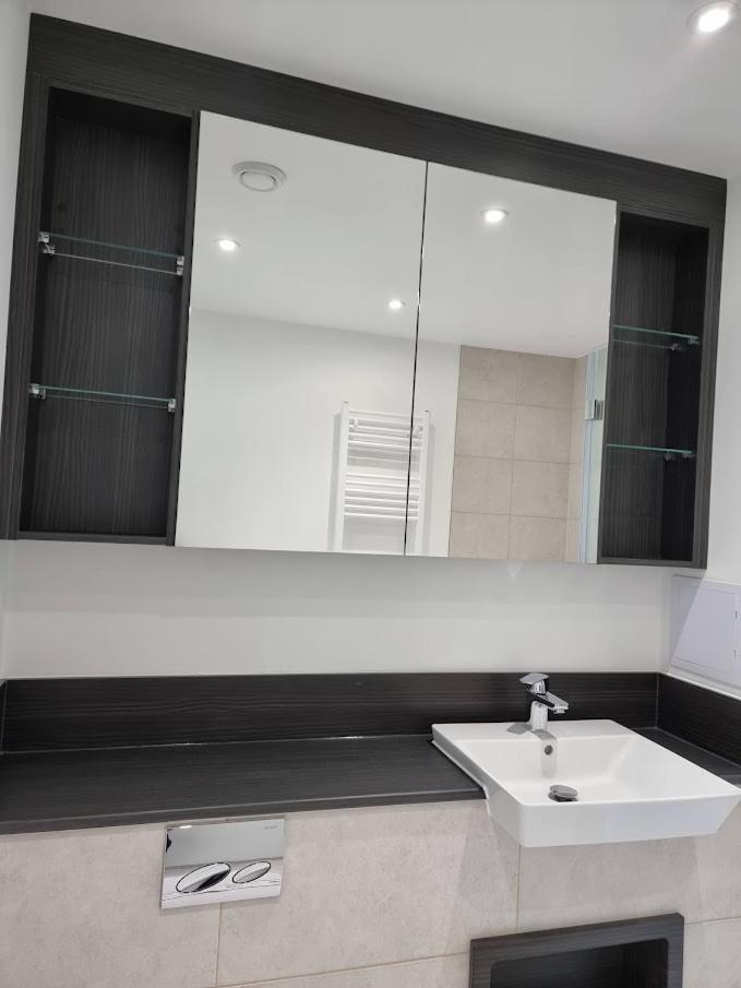 Shared-luxury Next To Heathrow Séjour chez l'habitant Londres